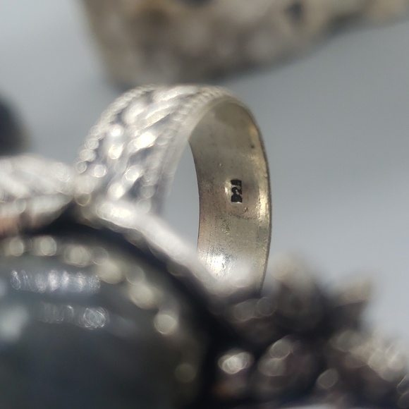 Labradorite Ring - Picture 3 of 5